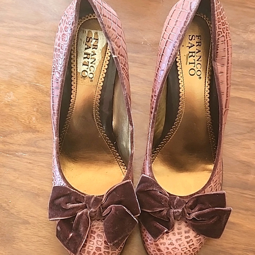 Franco sarto alligator pumps with velvet bow size 11 New